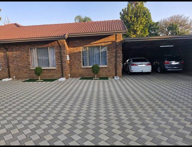 3 BEDROOM HOUSE FOR SALE IN THE ORCHARDS